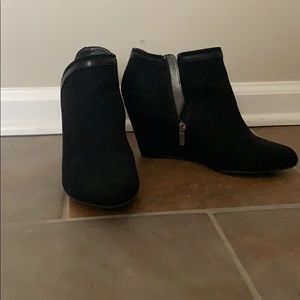 Black Wedges